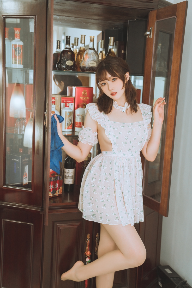 Natsuko夏夏子#碎花围裙【55P-1V-782MB】下载欣赏