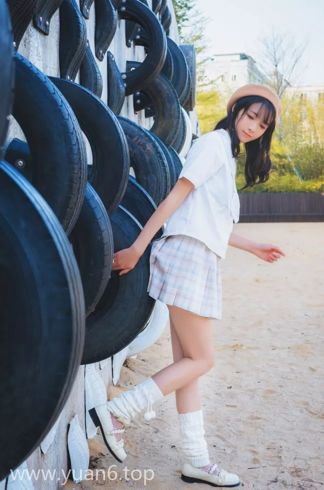 图片欣赏丨Coser西呱呀呀呀(西瓜少女)-白云森林短袖[39P-408MB]在线观看资料
