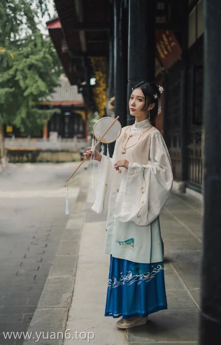 图片欣赏丨Coser如月灰作品全集之寺外古风外景分享在线观看资料