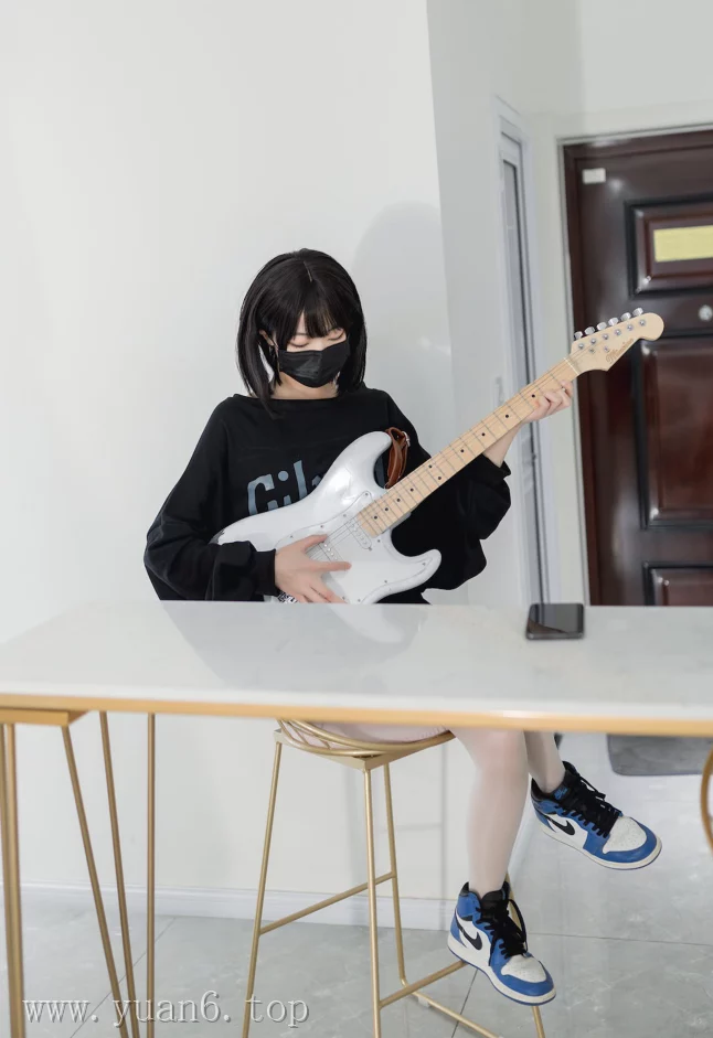 图片欣赏丨Coser杏仁曲奇精美cos升玖吉他姐姐图片欣赏在线观看资料