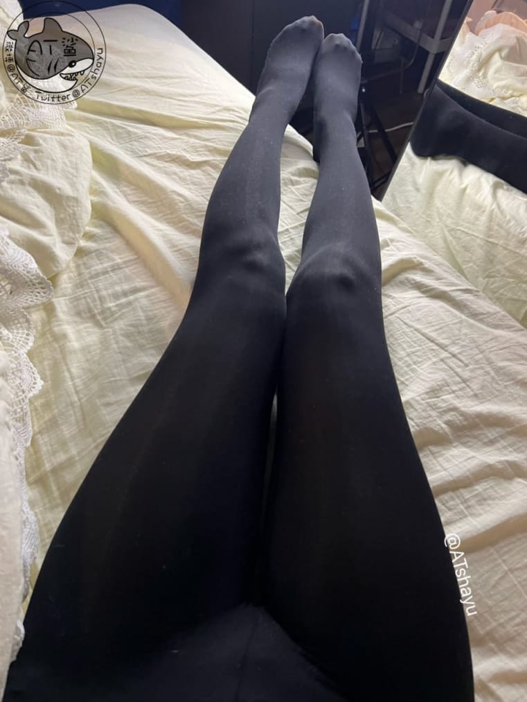 AT鲨 –#原相机质感黑裤袜下载欣赏