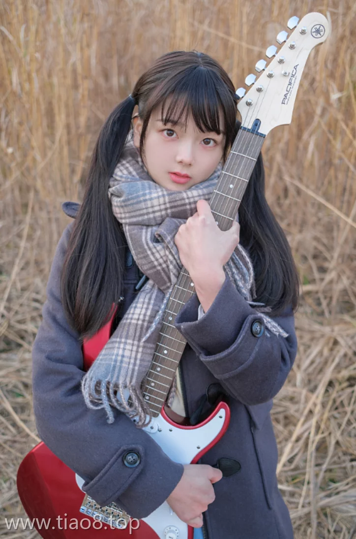 图片欣赏丨Coser赤西夜夜(稚乖画册):NO.023-吉他少女[83P2V-1.55G]在线观看资料