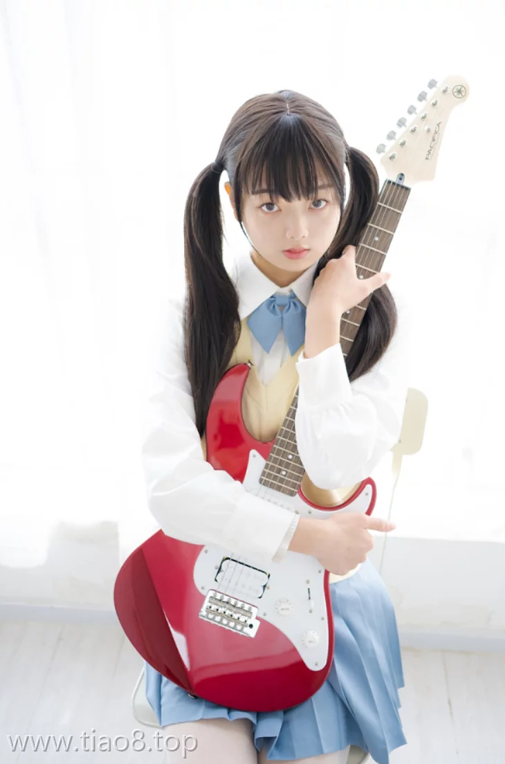 图片欣赏丨Coser赤西夜夜(稚乖画册):NO.023-吉他少女[83P2V-1.55G]在线观看资料