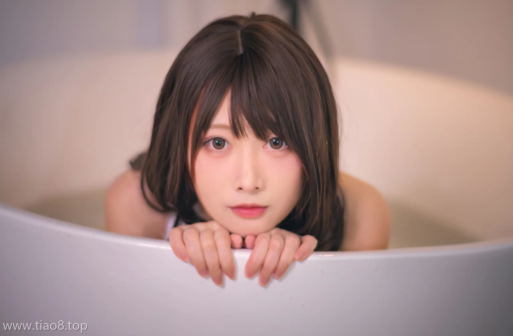 纯净与力量的碰撞:Coser念念_D[白色竞泳]20P超清图片集一览在线观看资料