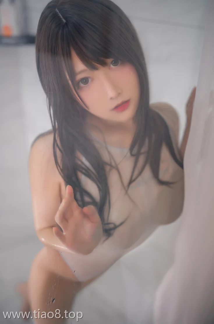 纯净与力量的碰撞:Coser念念_D[白色竞泳]20P超清图片集一览在线观看资料