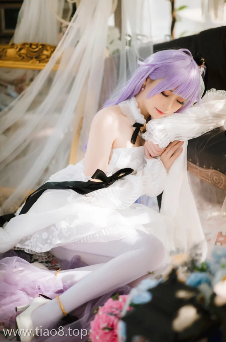 Coser焖焖碳演绎独角兽婚纱cos,25张169.5M视觉盛宴在线观看资料