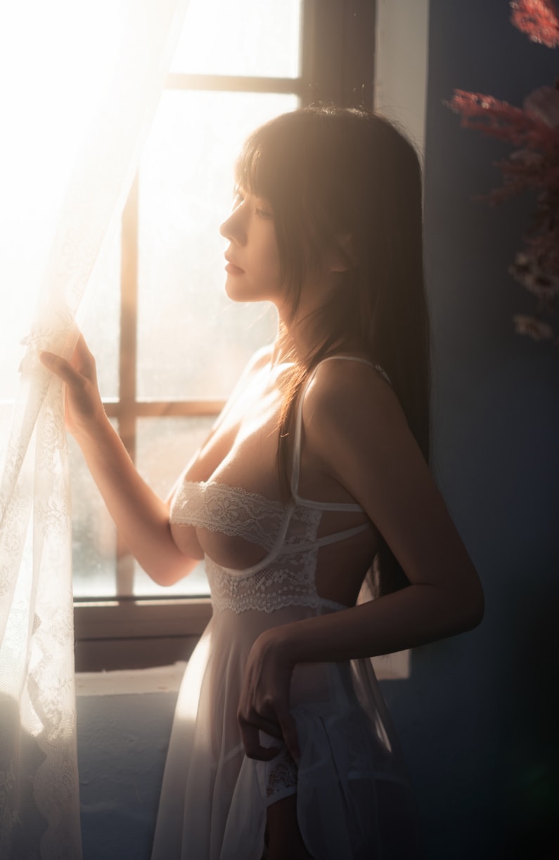 香草喵露露#白斯纱裙美丽的女生cos图片