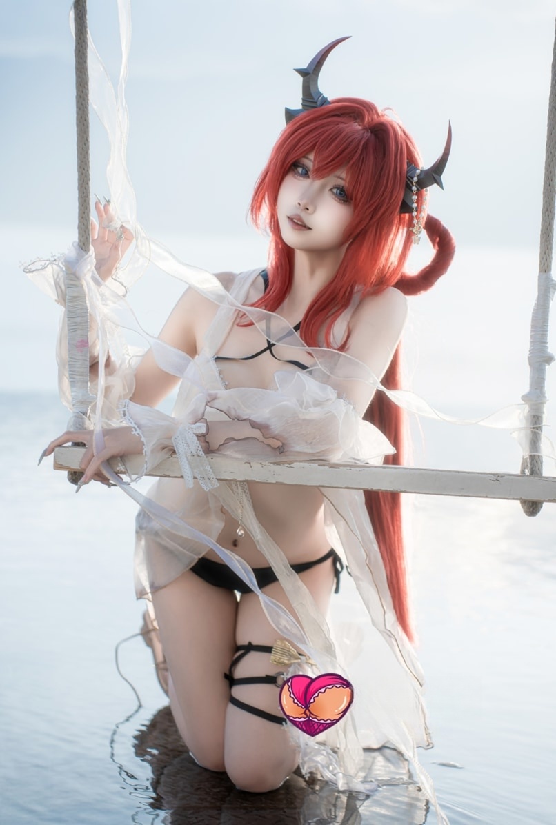 纸悦Etsu_ko#明日方舟 史尔特尔 泳装cos作品欣赏