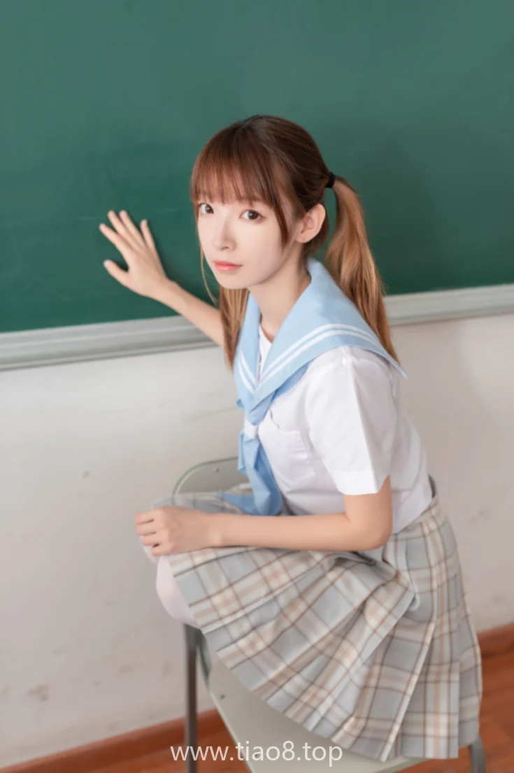 图片欣赏丨Coser祖木子:NO.006-不要躺在课桌上[48P-39MB]在线观看资料
