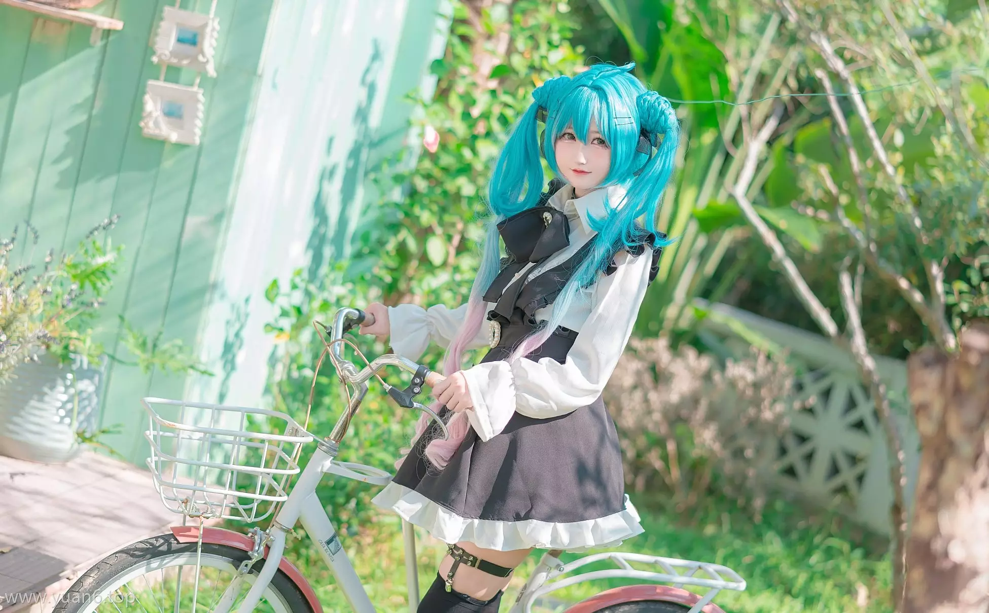 美图欣赏丨Coser_Kuuko W-Miku Hatsune [39P／126MB]